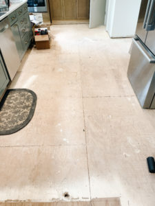 Easily Demo your Floors: Pulling up Vinyl Flooring