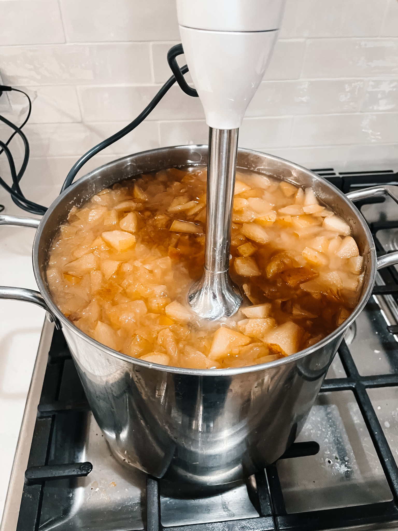 using an immersion blender to smooth out homemade applesauce