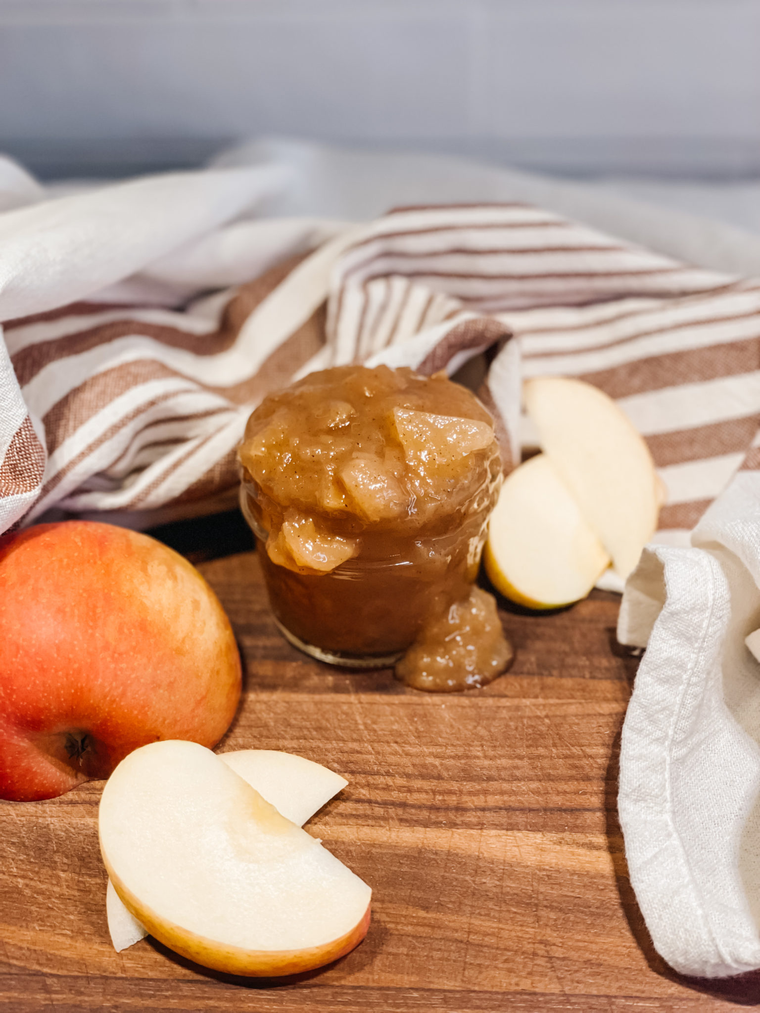 Homemade apple sauce with cinnamon